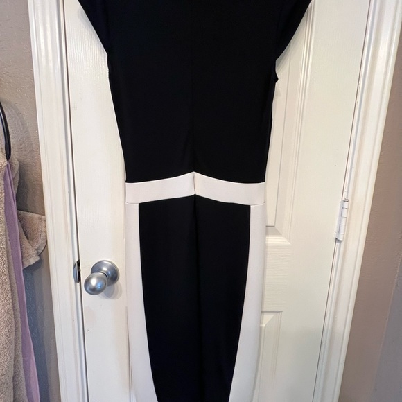 Sleek and modern small A.B.S. dress in excellent condition - Picture 2 of 5